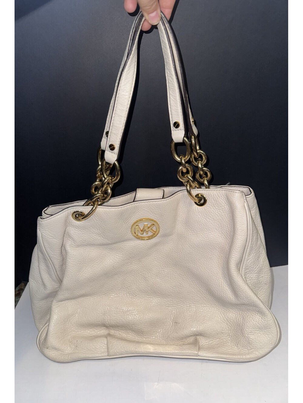 Michael Kors Off White Pebbled Leather Fulton Gold Chain Link/Hardware Purse Bag